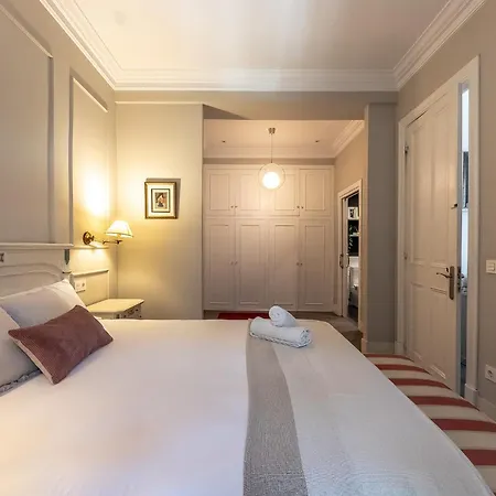 Aston - Amplio Y Centrico