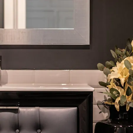 Aston - Amplio Y Centrico Daire