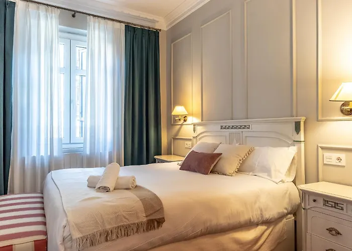 Aston - Amplio Y Centrico