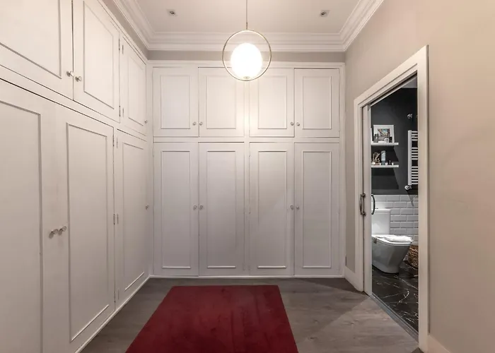 Aston - Amplio Y Centrico